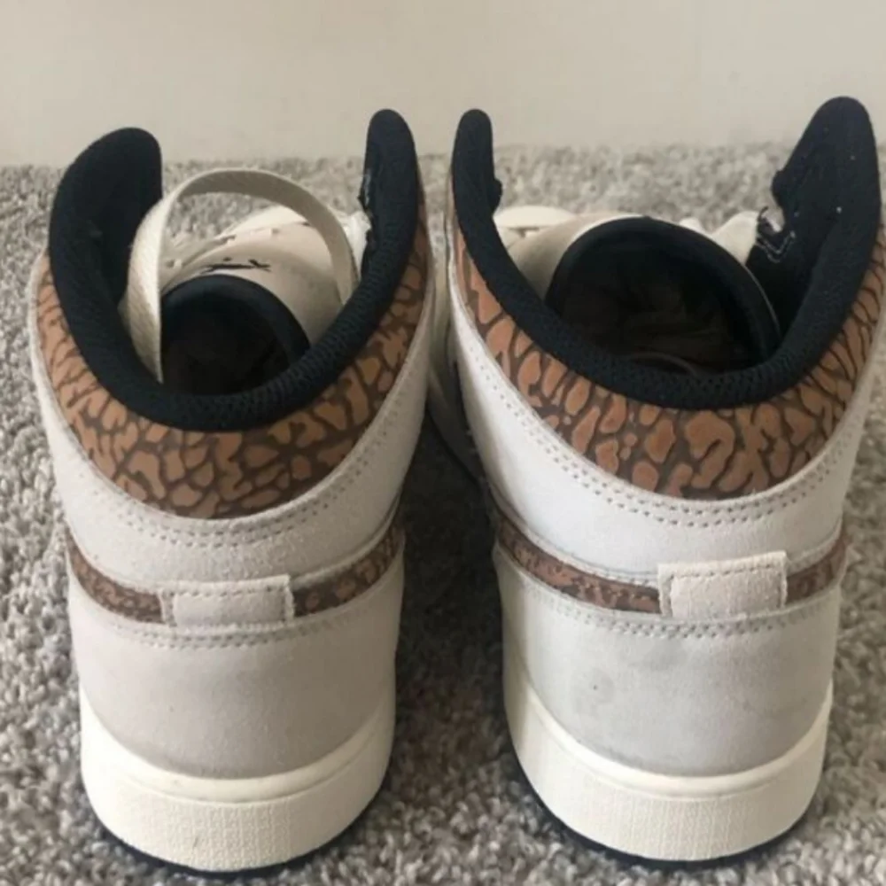 Nike Air Jordan 1 Mid SE Brown Elephant Light Sneakers 7Y